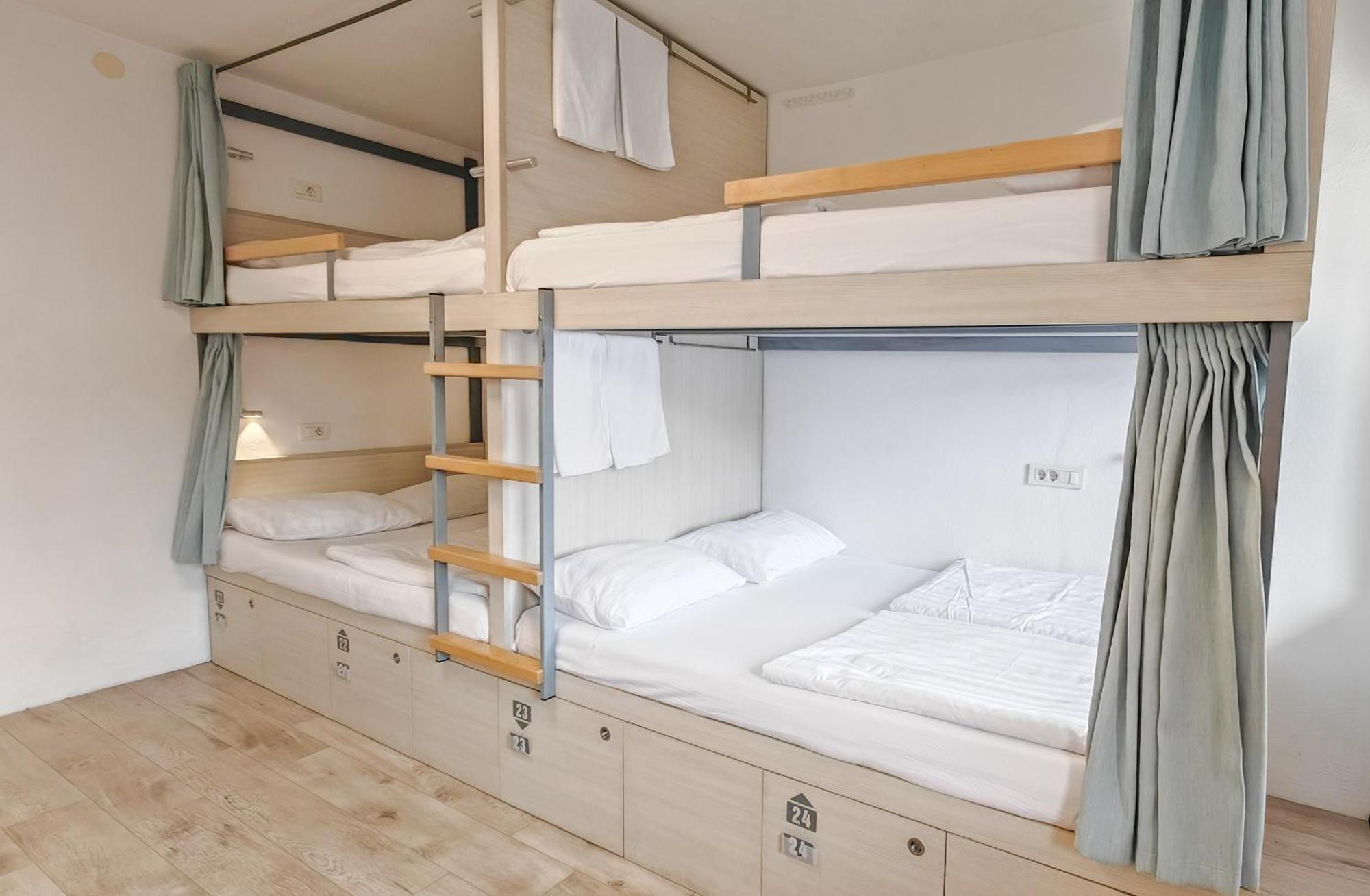 Premium Hostel Кобарід Екстер'єр фото