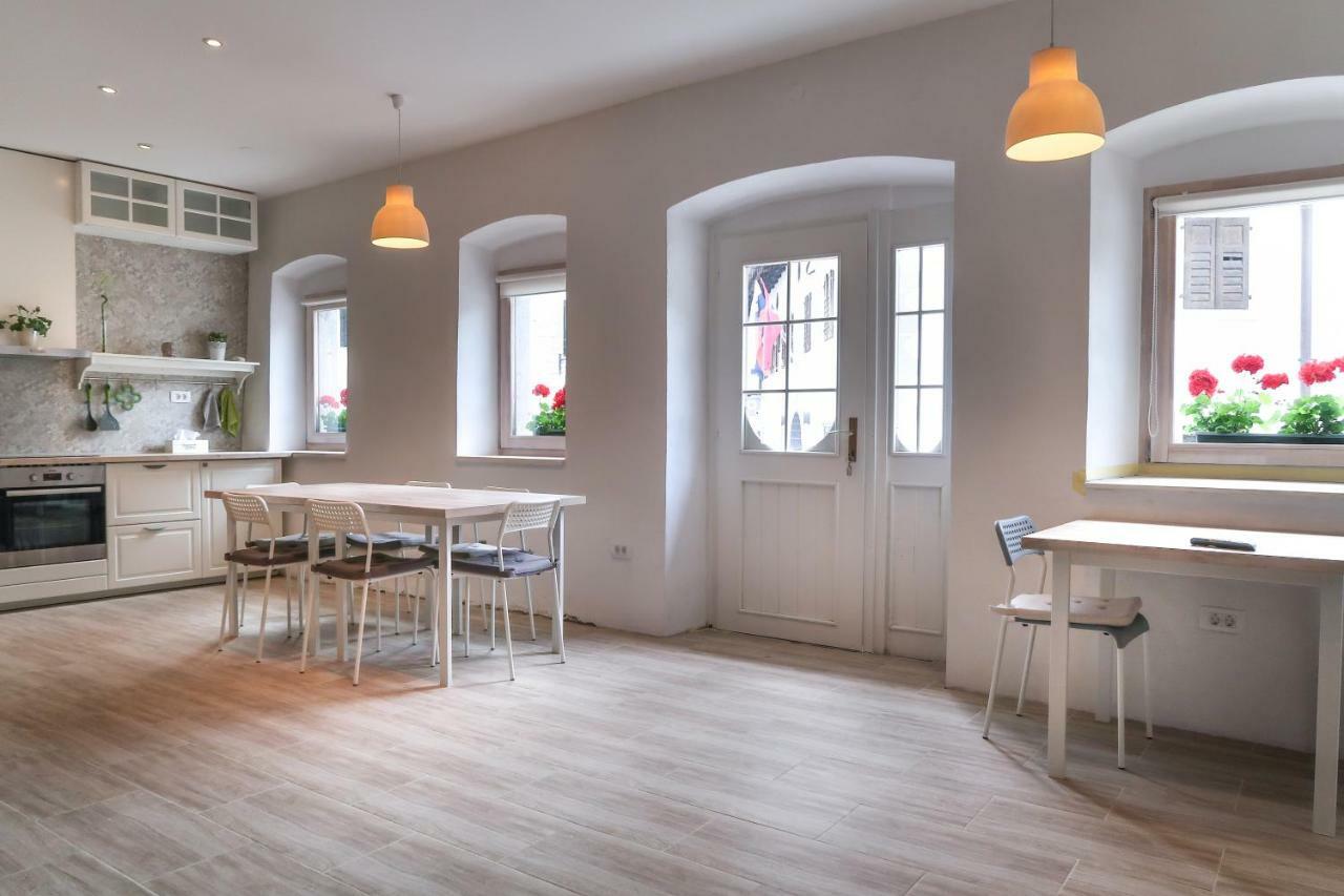 Premium Hostel Кобарід Екстер'єр фото